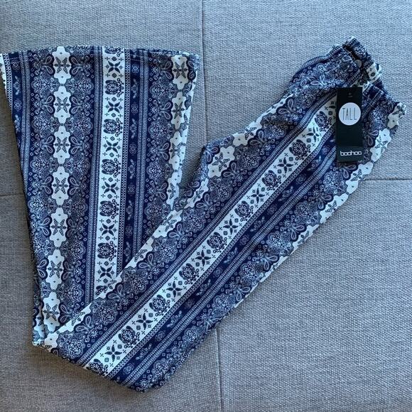 NWT Boohoo Leanne Boho Paisley Print Flare Pants - Picture 1 of 9
